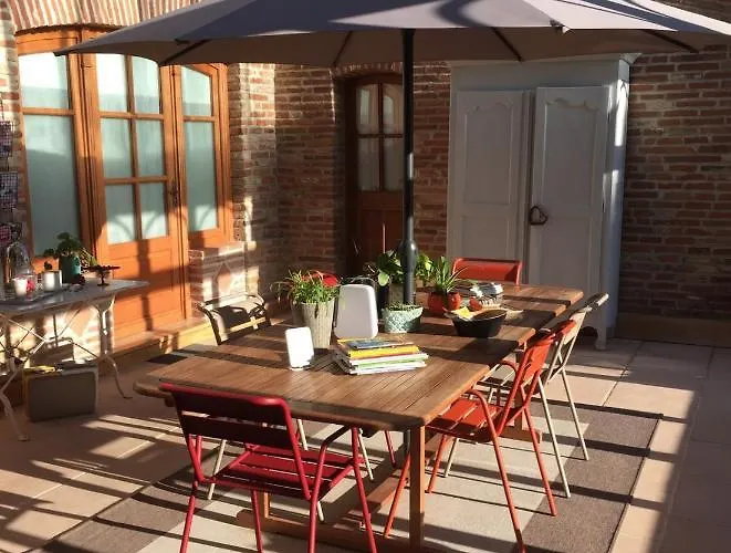 Le Manoir Saint Clair Bed and Breakfast 3*